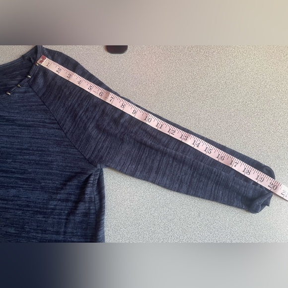 Cleo Blue & Black Heathered Light Knit Top Size Medium - Picture 12 of 13